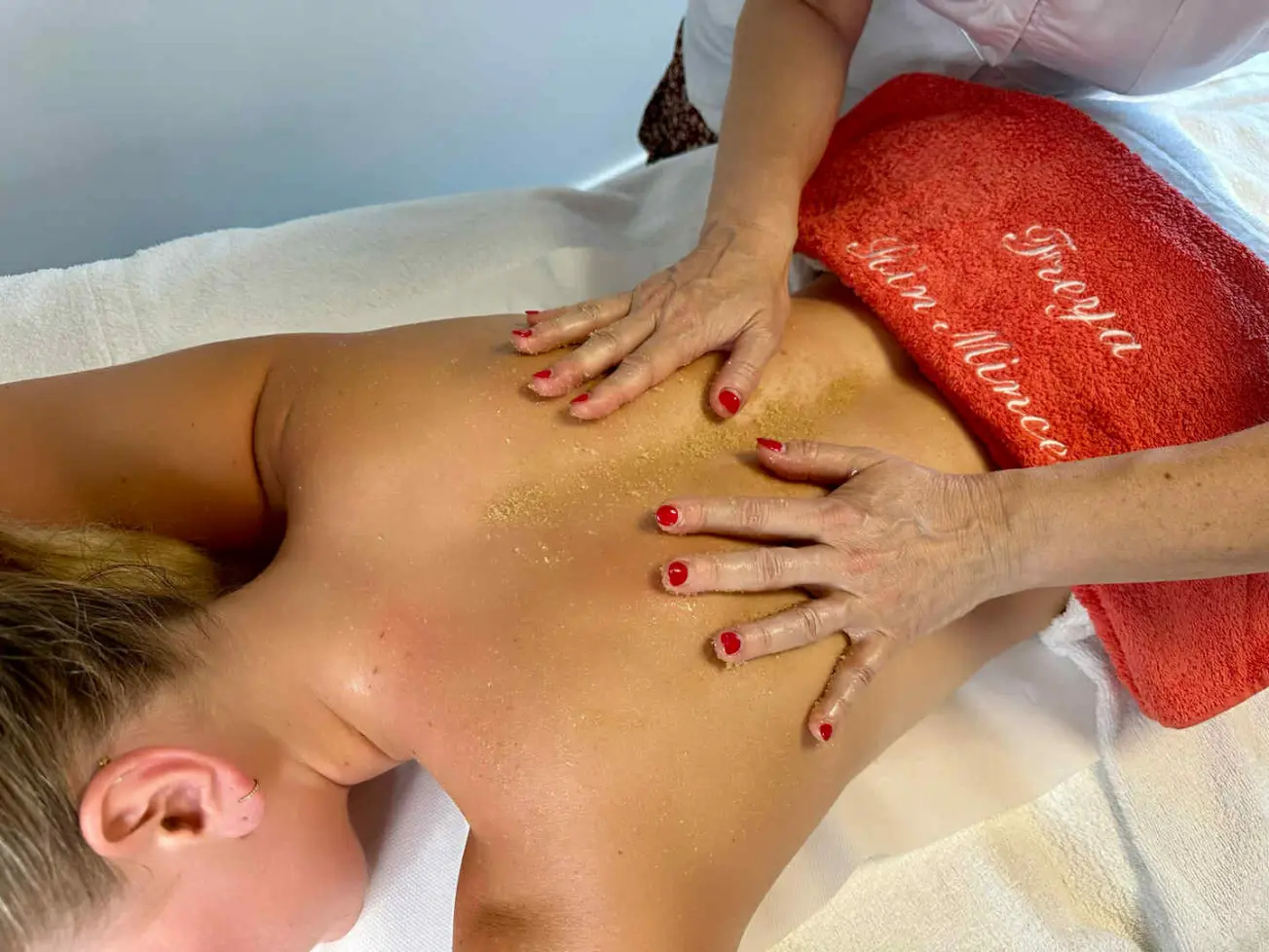Soins du corps pour une peau douce et lisse dans un institut Freya Minceur